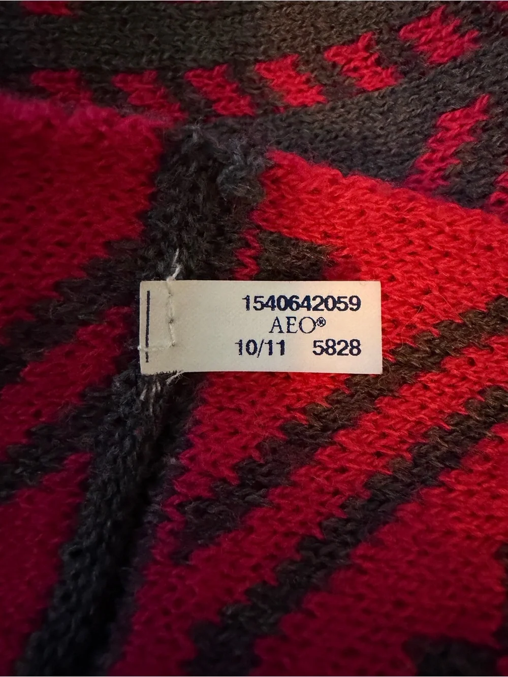 American Eagle Outfitters Red and Black Geometric Infinity Scarf
